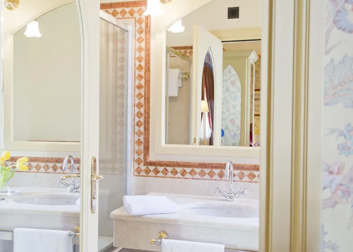 Regency Ξενοδοχείο 4*